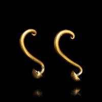 A Pair of Chinese Gold 'Clove' Earrings, Erhuan, Ming Dynasty 明 釘頭金丁香耳環一對