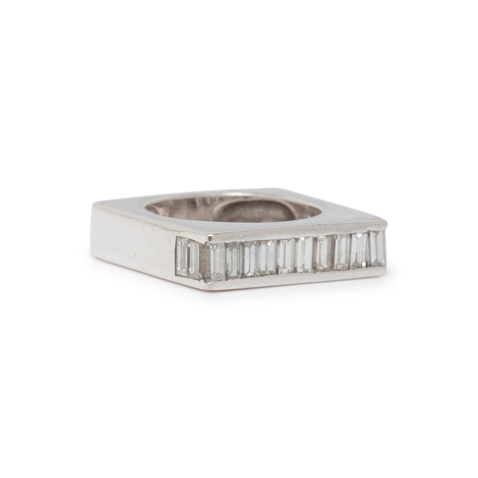 WHITE GOLD AND DIAMOND RING