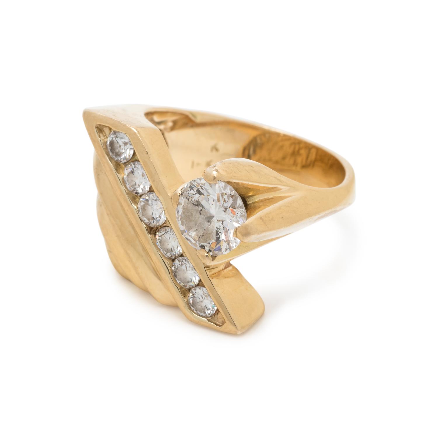 YELLOW GOLD AND DIAMOND RING