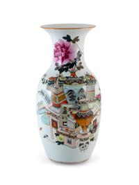 A Chinese Porcelain Vase — LATE 19TH/ EARLY 20TH CENTURY