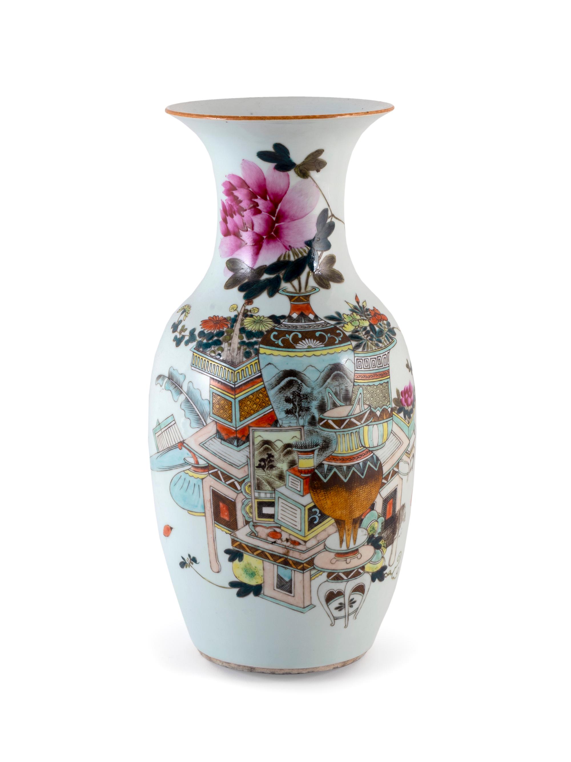 A Chinese Porcelain Vase — LATE 19TH/ EARLY 20TH CENTURY