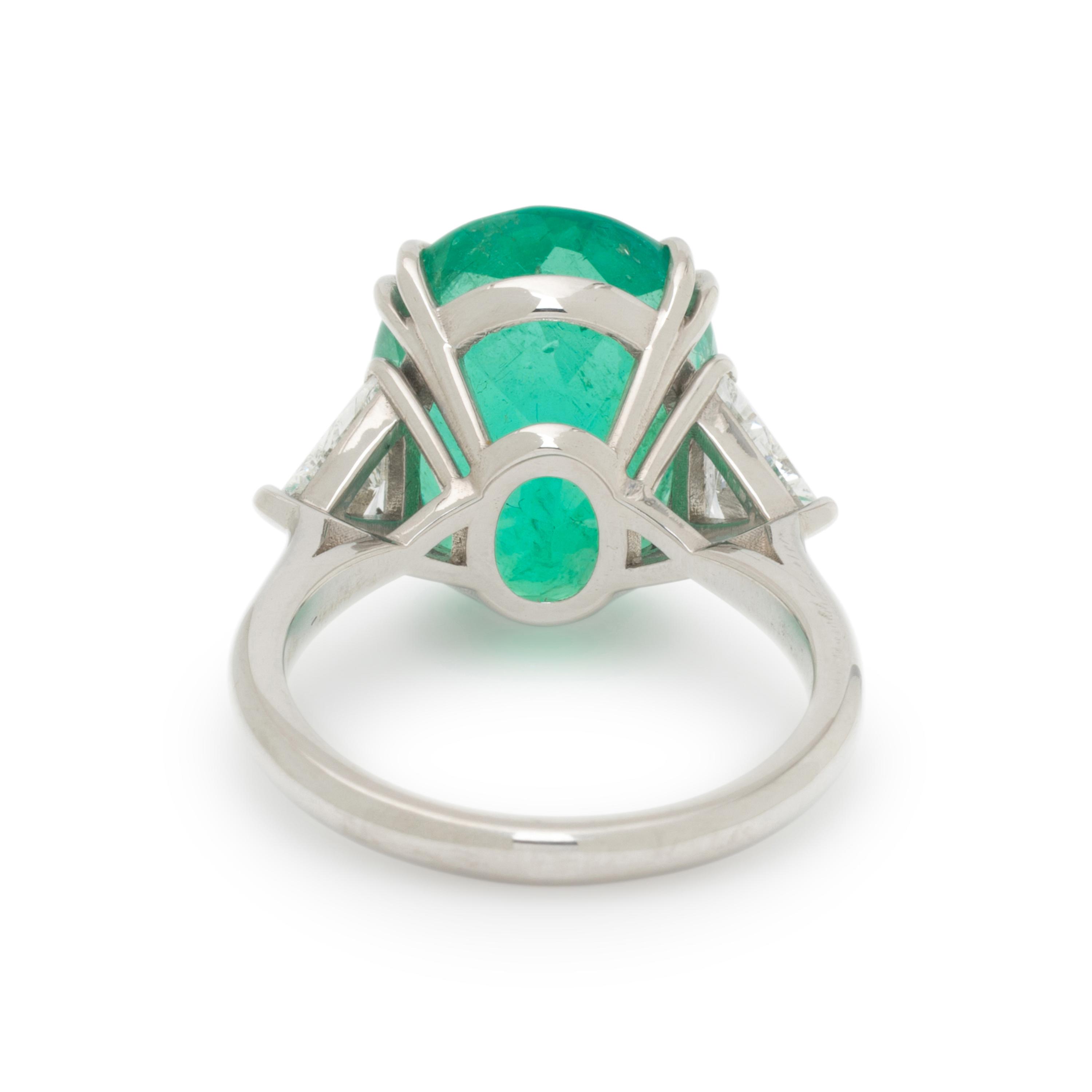 COLOMBIAN EMERALD, DIAMOND, AND PLATINUM RING