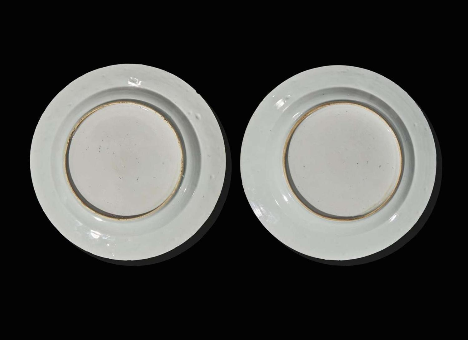 Three various Chinese "Lotus" dishes and a baluster vase, 18th to 20th century 蓮花盤三隻與棒槌瓶一組 十八至二十世紀