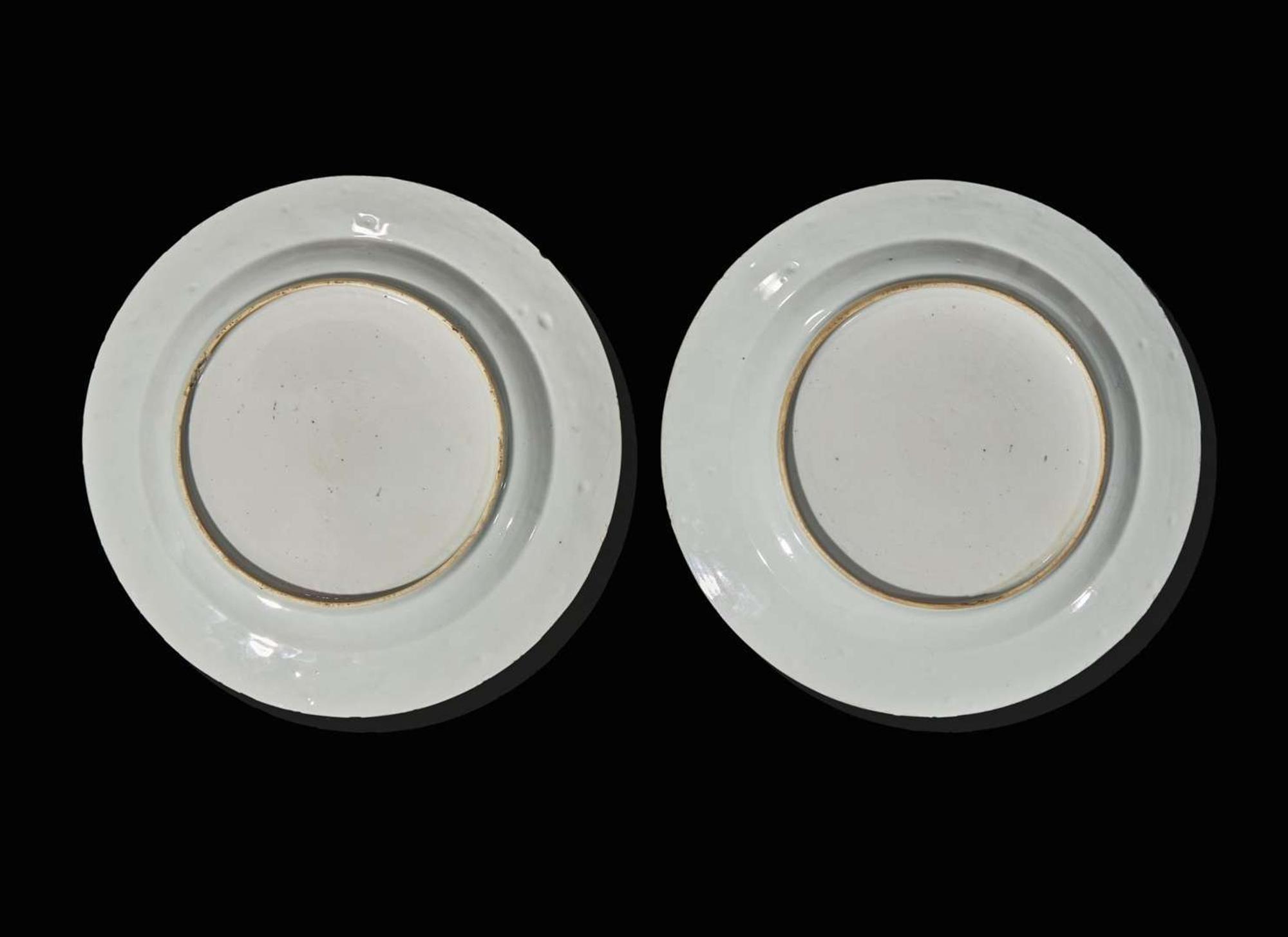 Three various Chinese "Lotus" dishes and a baluster vase, 18th to 20th century 蓮花盤三隻與棒槌瓶一組 十八至二十世紀