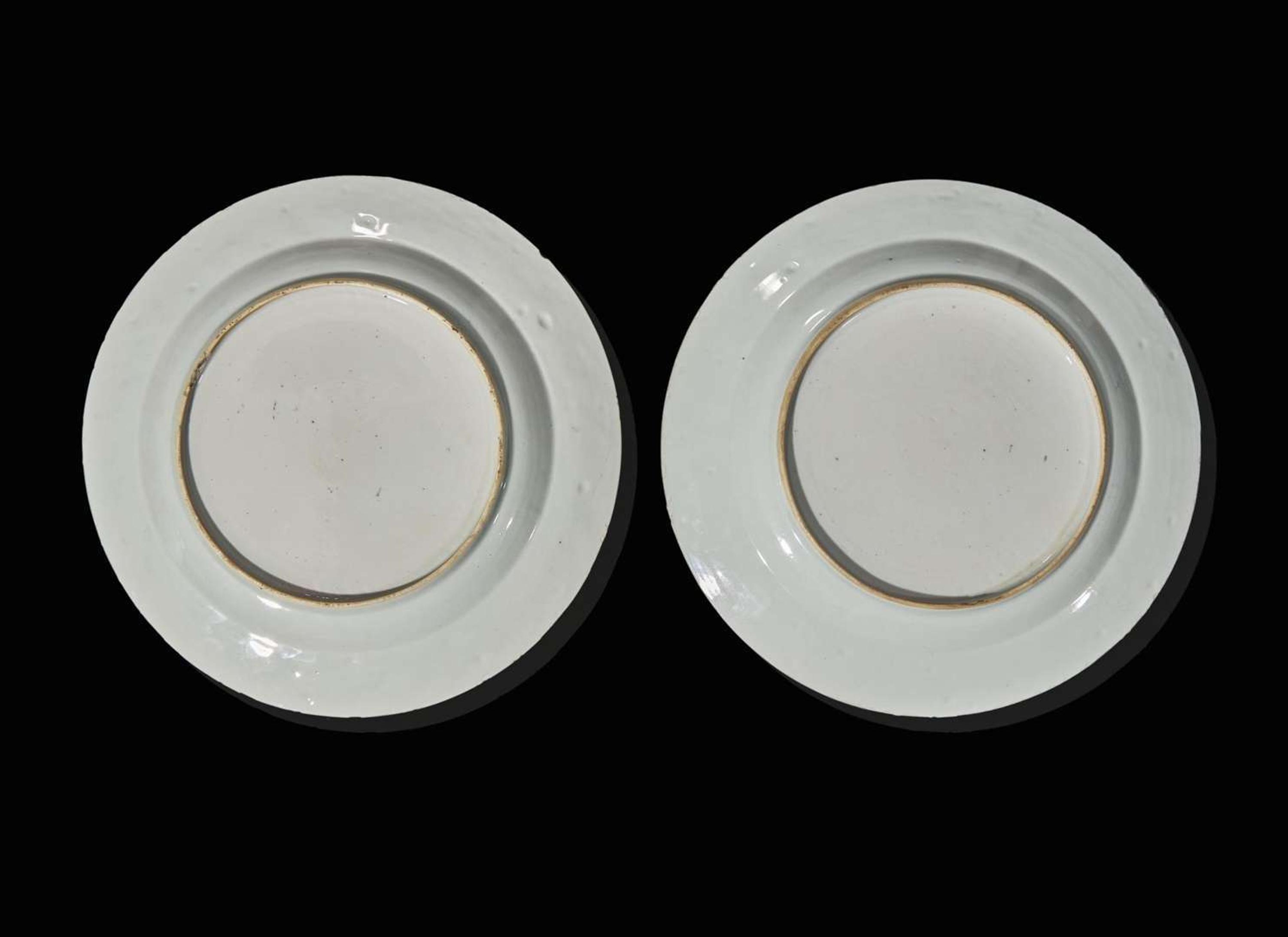 Three various Chinese "Lotus" dishes and a baluster vase, 18th to 20th century 蓮花盤三隻與棒槌瓶一組 十八至二十世紀