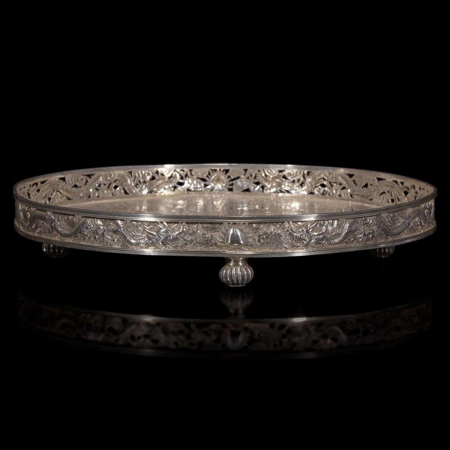 A Chinese export silver circular tray, Wang Hing 三足銀托盤 Late 19th to early 20th century ???????????