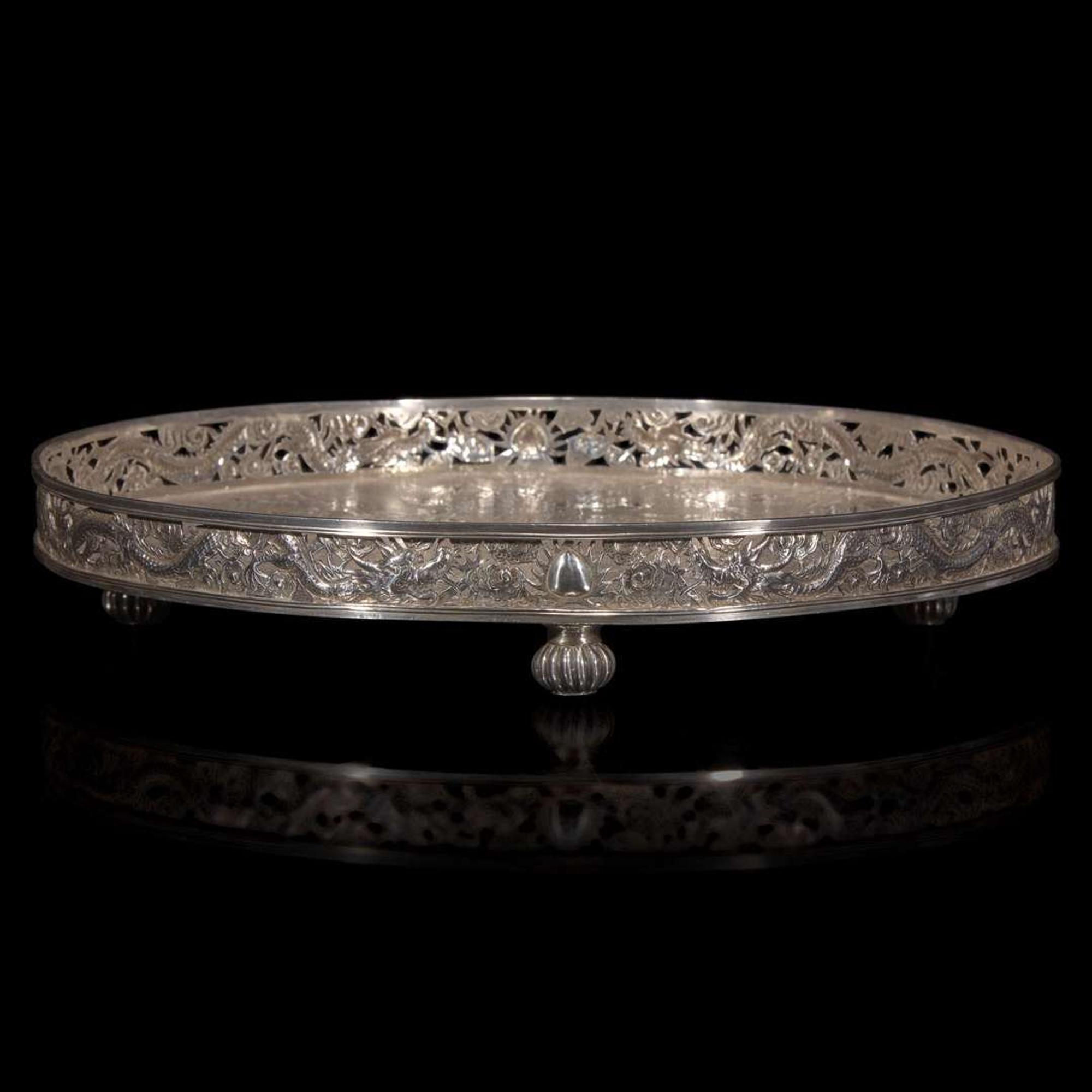 A Chinese export silver circular tray, Wang Hing 三足銀托盤 Late 19th to early 20th century ???????????