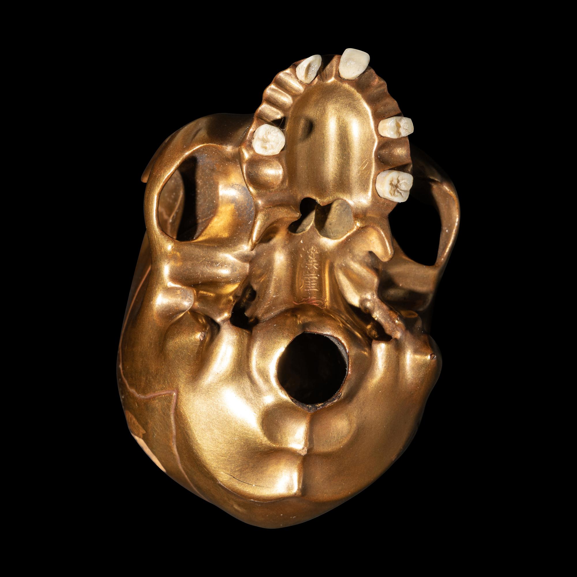 A Japanese Gold Lacquered Skull Okimono, Meiji Period, Meiji Period 日本明治時代 '溪崖'款頭骨式置物