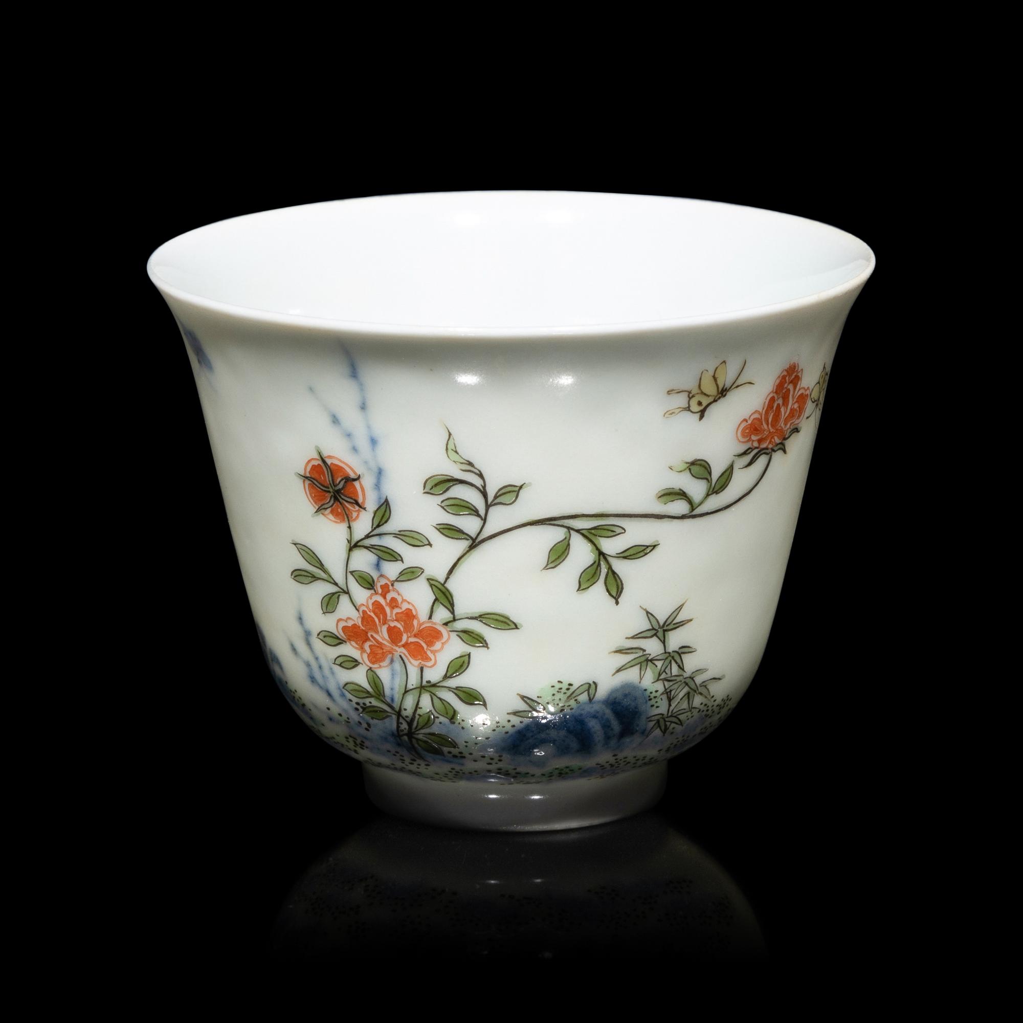 A Chinese Wucai Porcelain 'Month' Cup, Kangxi Mark 康熙款 五彩花神杯