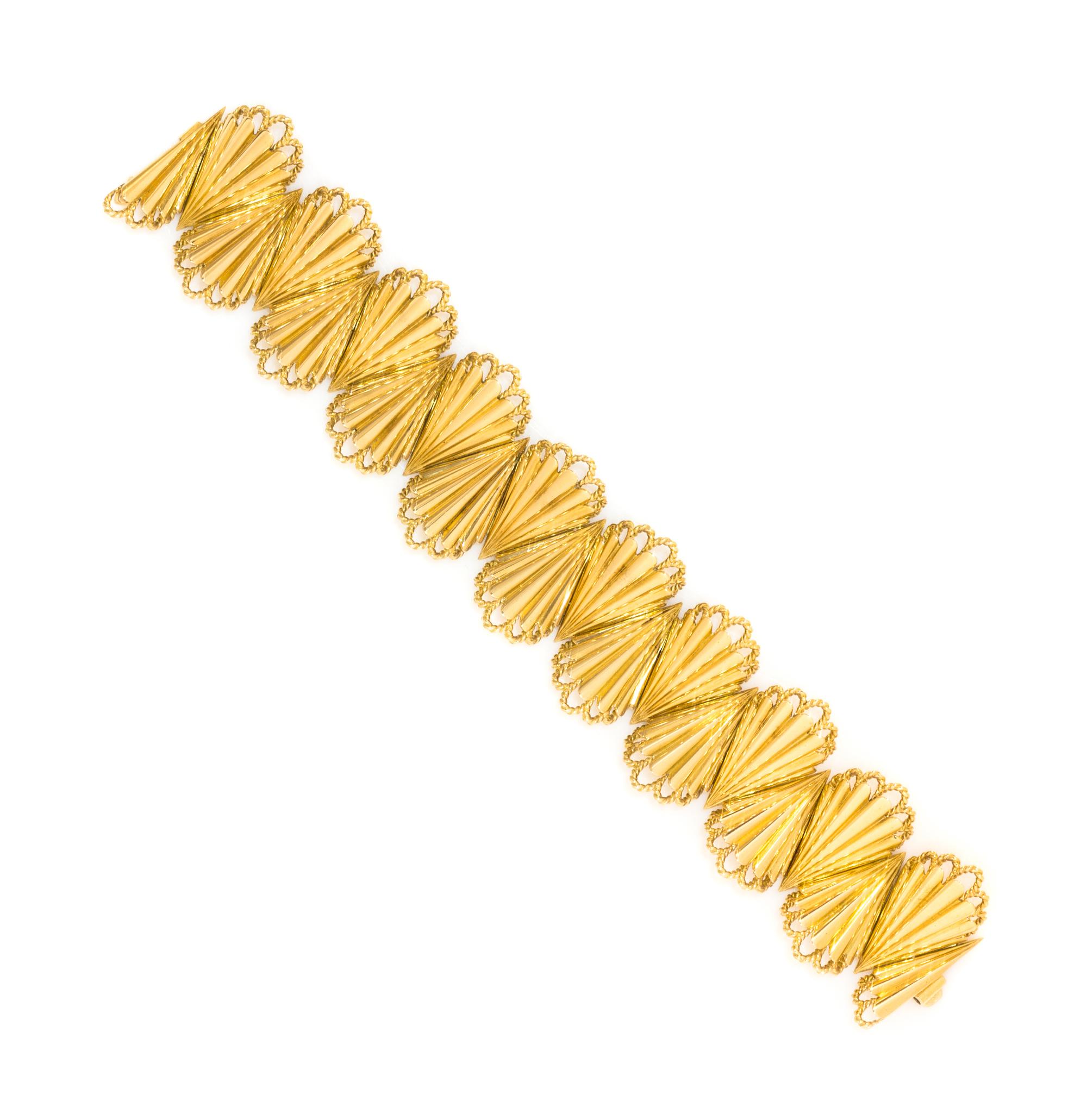 An Art Moderne 18 Karat Yellow Gold Bracelet, French, Circa 1935, 87.30 dwts.