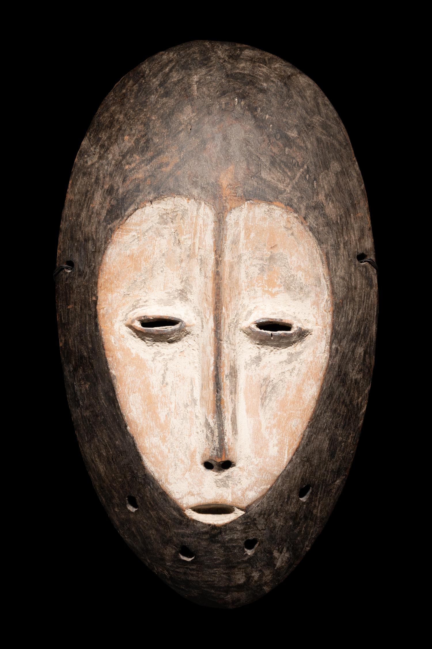 A Lega Wood Mask