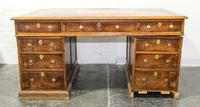 An American Oak Pedestal Desk Height 30 x width 69 1/2 x depth 35 1/2 inches. — 19TH/20TH CENTURY