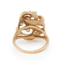 YELLOW GOLD AND DIAMOND RING