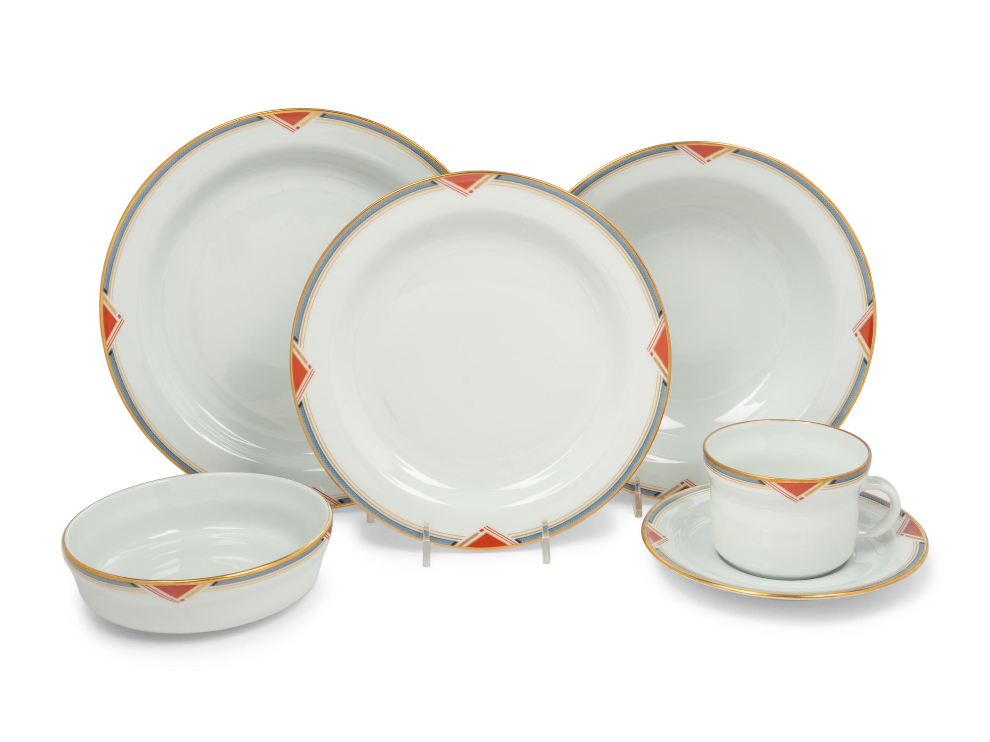 An Italian Porcelain Dinner Service