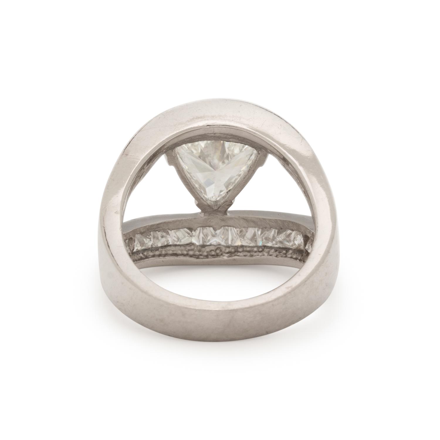 TRIANGULAR DIAMOND RING