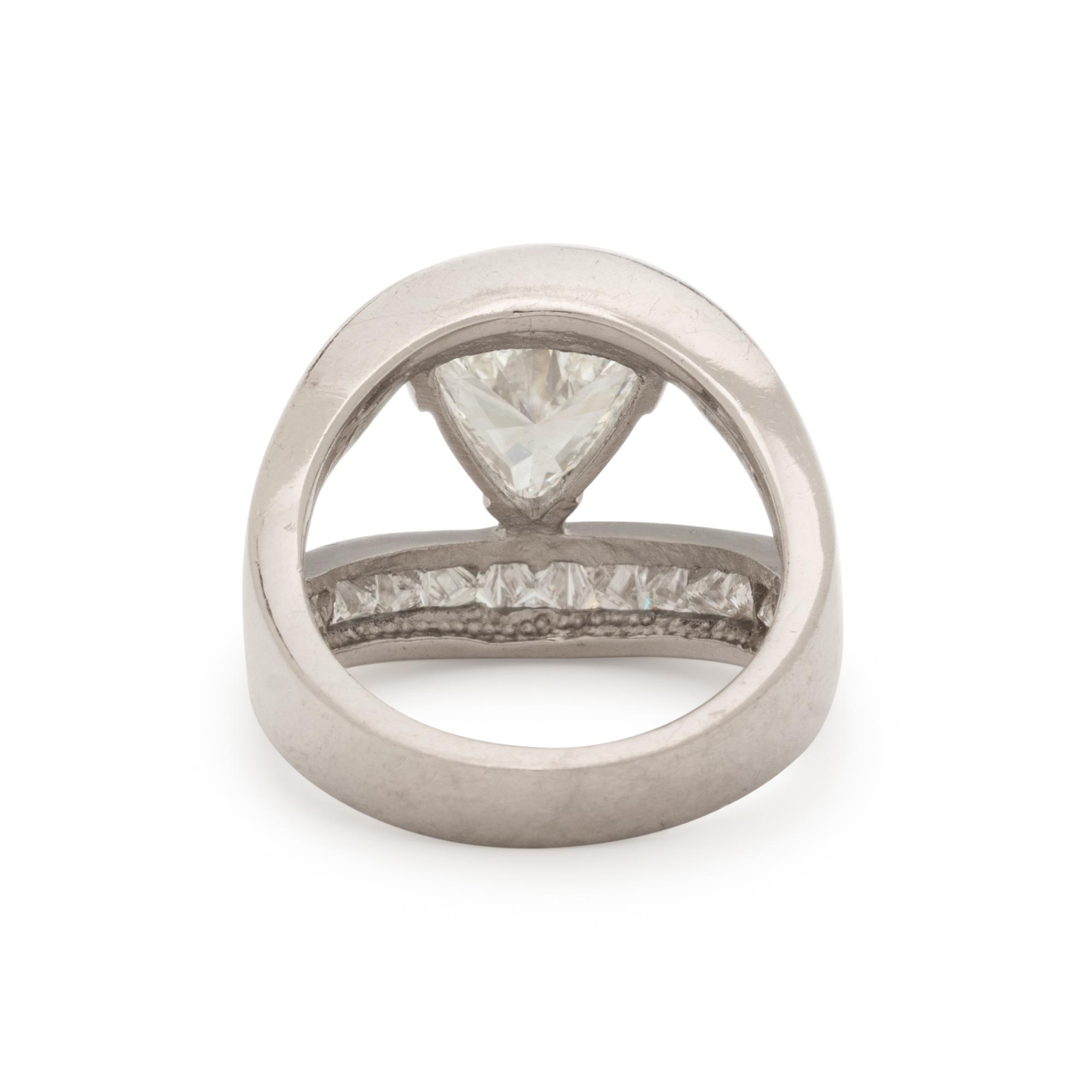 TRIANGULAR DIAMOND RING
