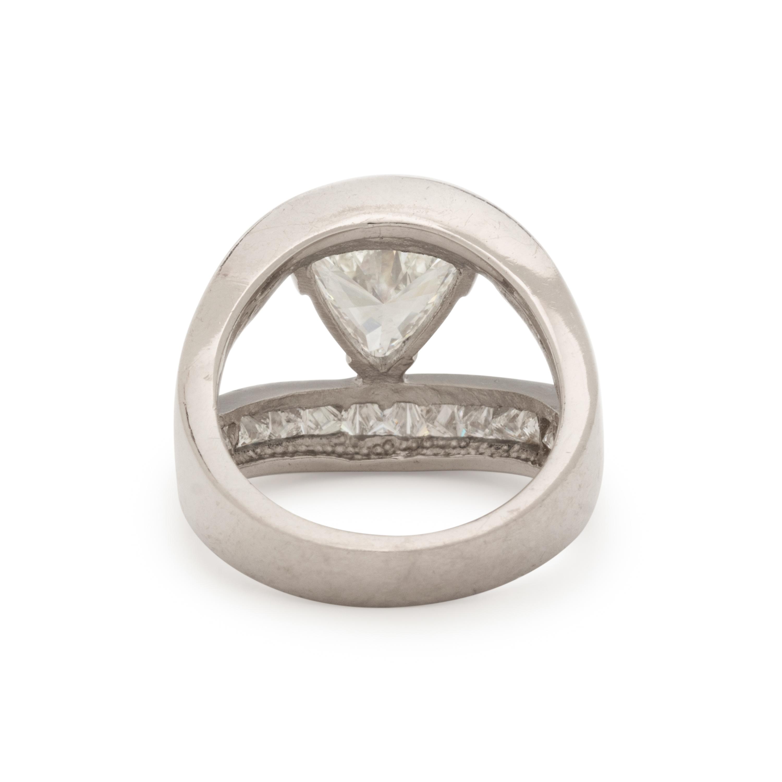 TRIANGULAR DIAMOND RING