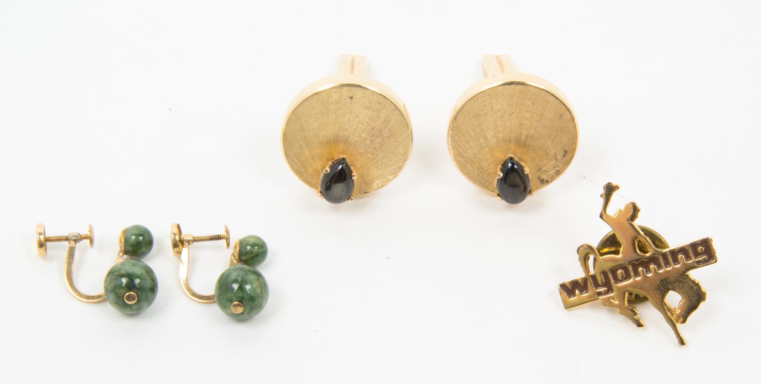 A Pair of 14K Gold Cufflinks
