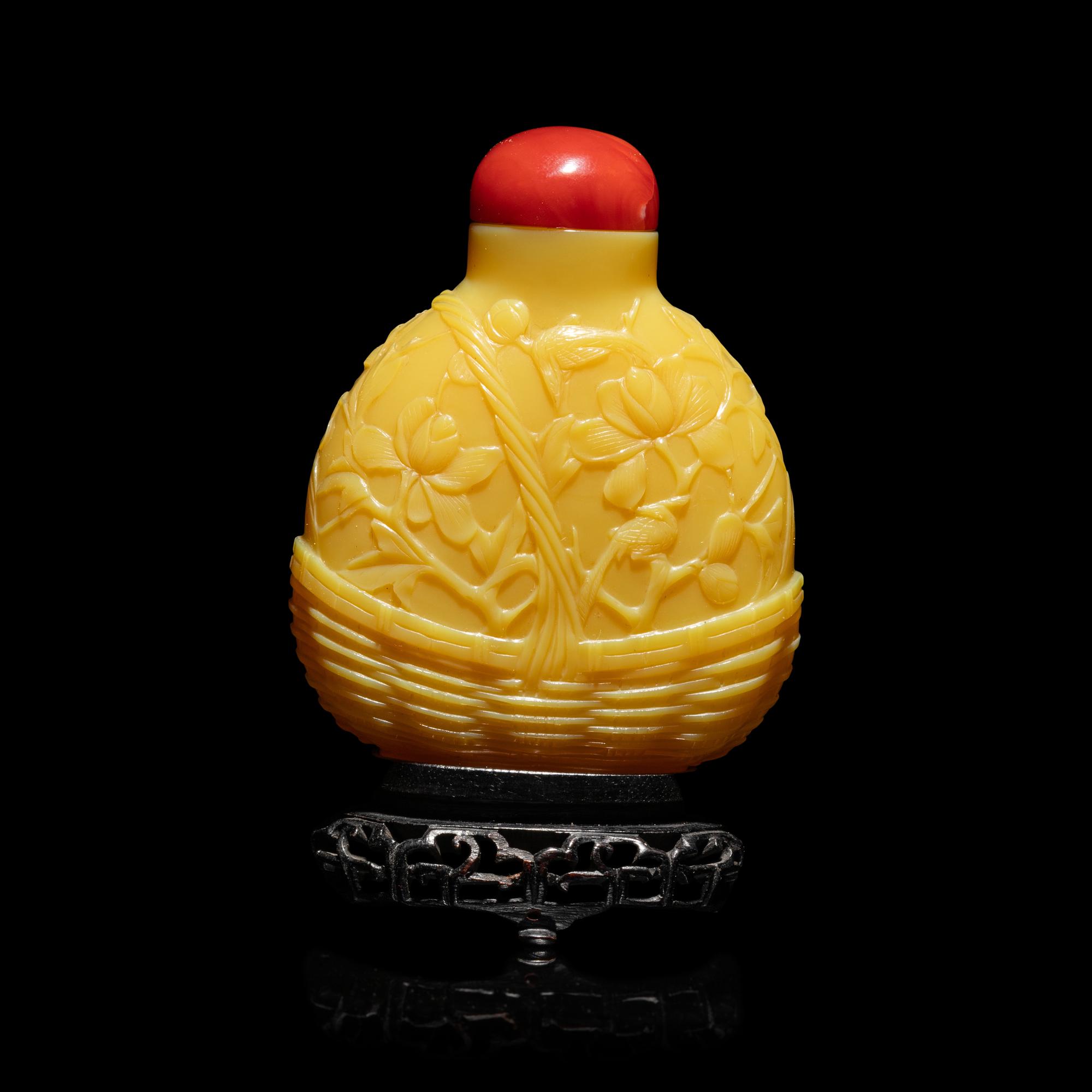 A Large Chinese Carved Yellow Peking Glass 'Basket' Snuff Bottle, 1750-1830 — 清中期 鷄油黃料花籃式稻穀鳥雀紋大鼻烟壺