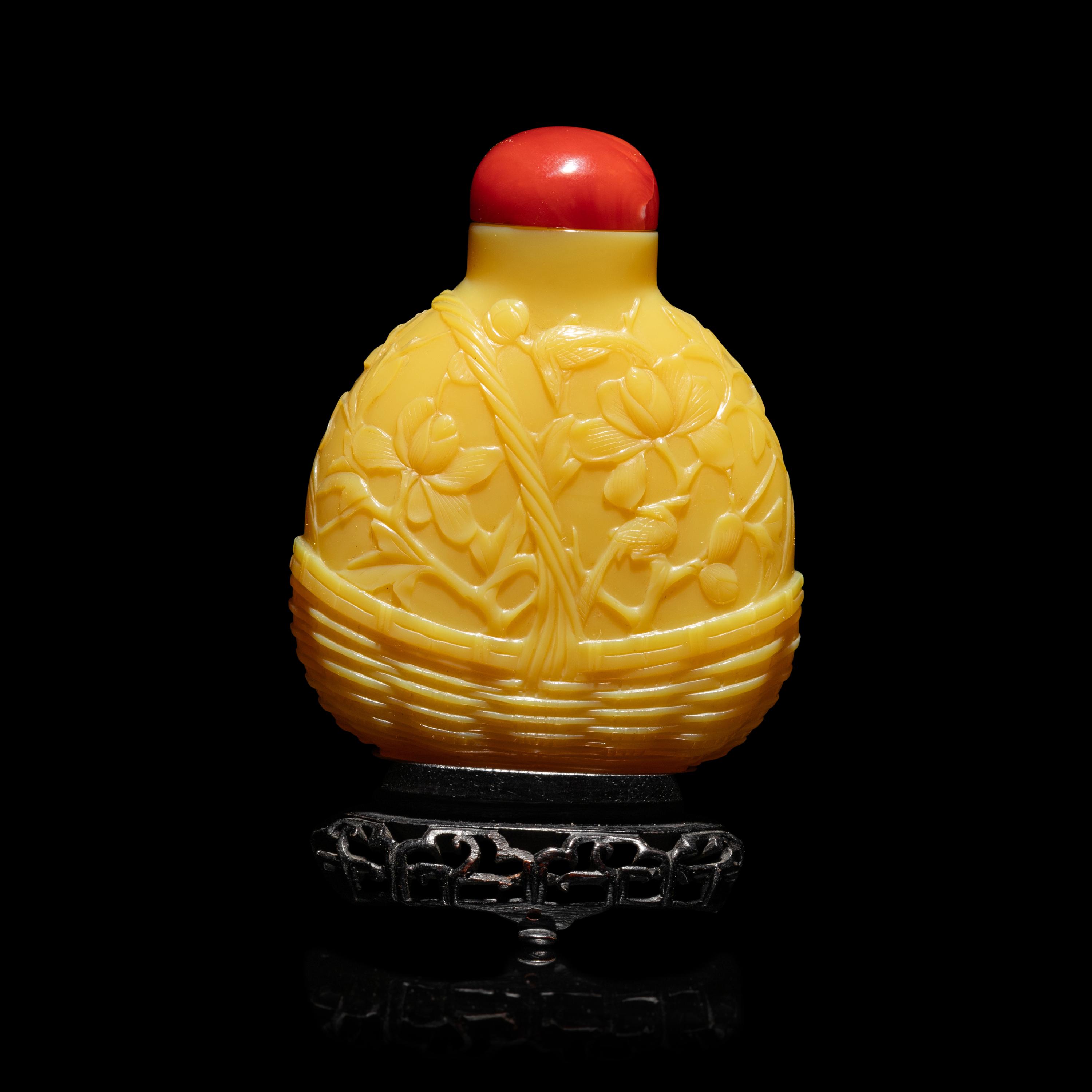 A Large Chinese Carved Yellow Peking Glass 'Basket' Snuff Bottle, 1750-1830 — 清中期 鷄油黃料花籃式稻穀鳥雀紋大鼻烟壺