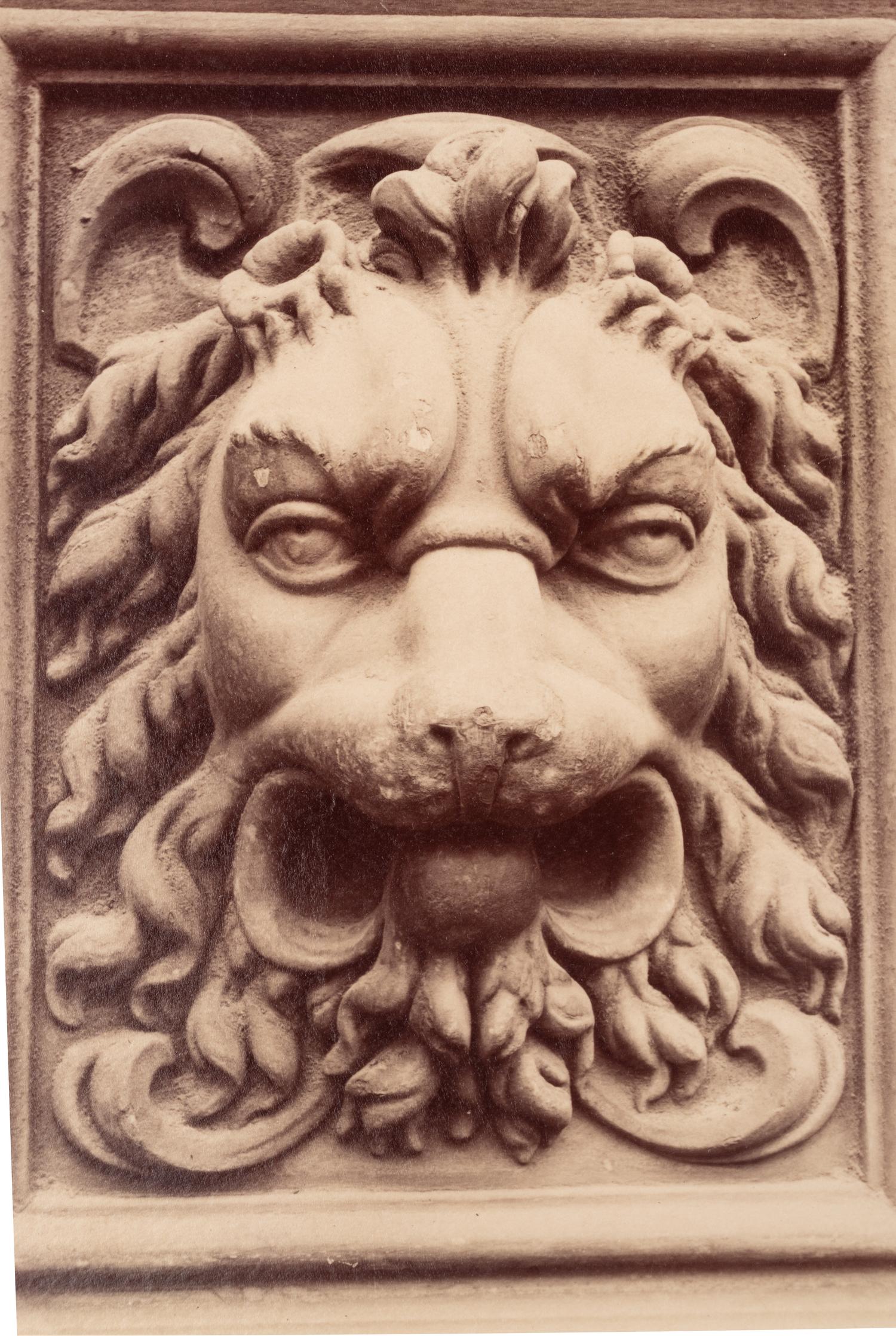 A group of five photographs depicting architectural elements ( Ancien monastère des Bénédictins anglais, 269 rue Saint-Jacques , 1905; Hôtel Gouthières, rue Pierre Bulet 6 , 1905; Porte, L'église Saint-Paul , 1911; Panthéon (porte) , 1911-1912; Saint-Roch - Chaire , 1912)