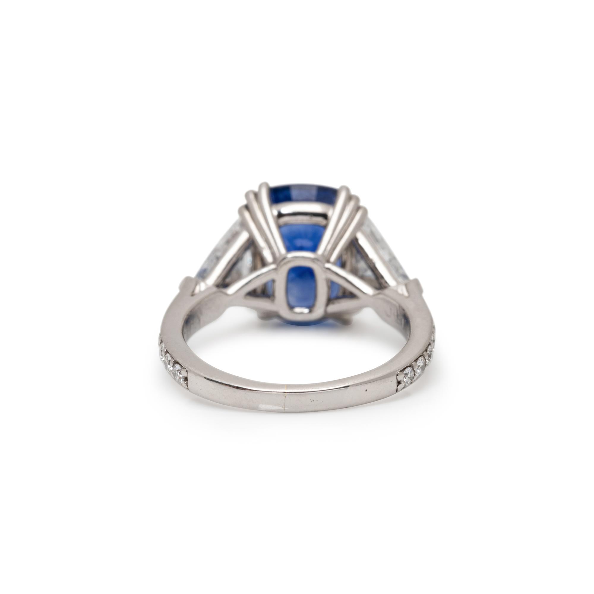 SAPPHIRE AND DIAMOND RING