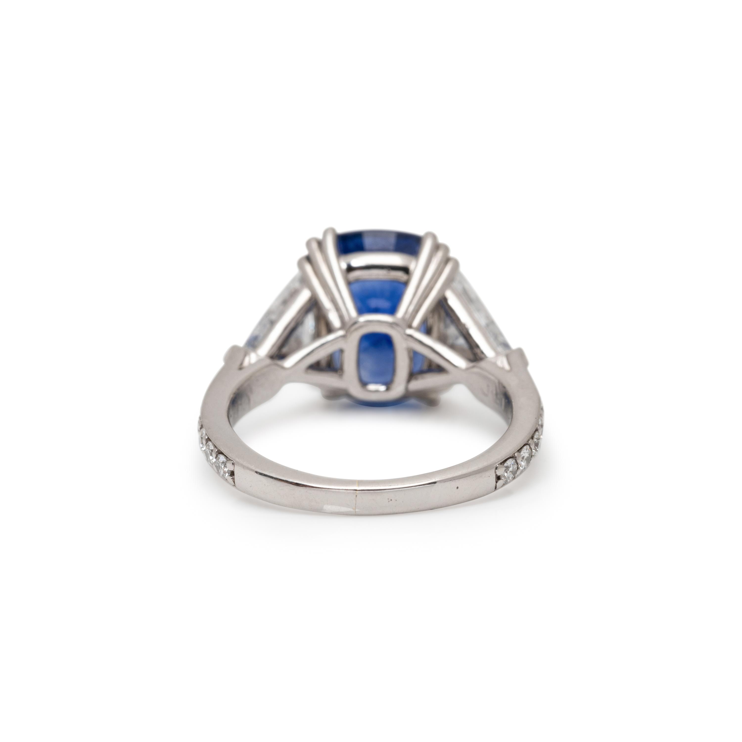 SAPPHIRE AND DIAMOND RING