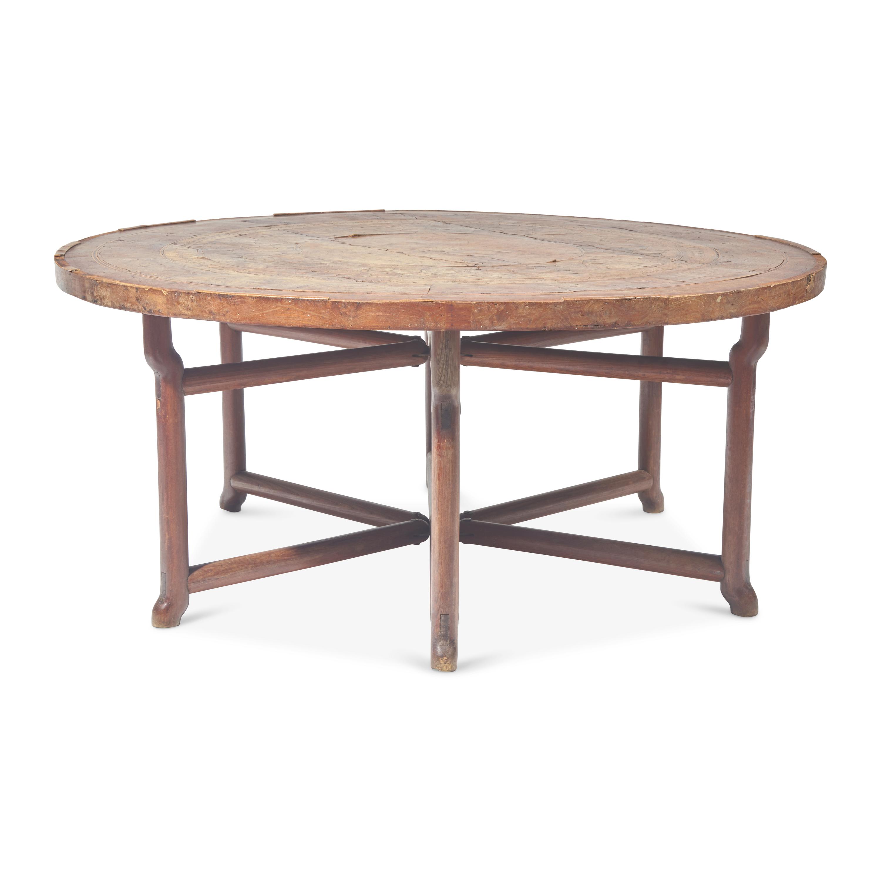 A Large and Unusual Chinese Huamu Parquetry Circular Table — 冰裂紋拼木云蝠紋圓桌