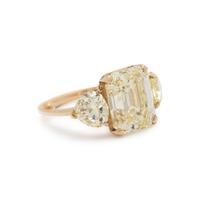 FANCY LIGHT YELLOW DIAMOND RING