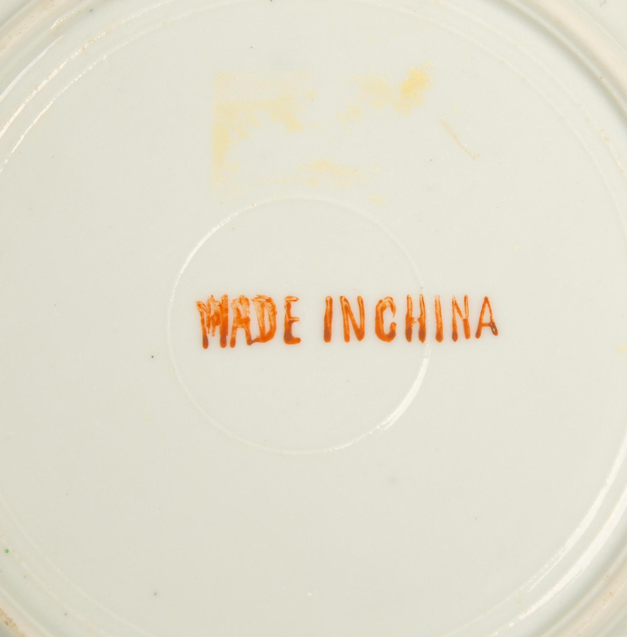 A Collection of Chinese Export Gold Medallion Porcelain — 19TH/20TH CENTURY