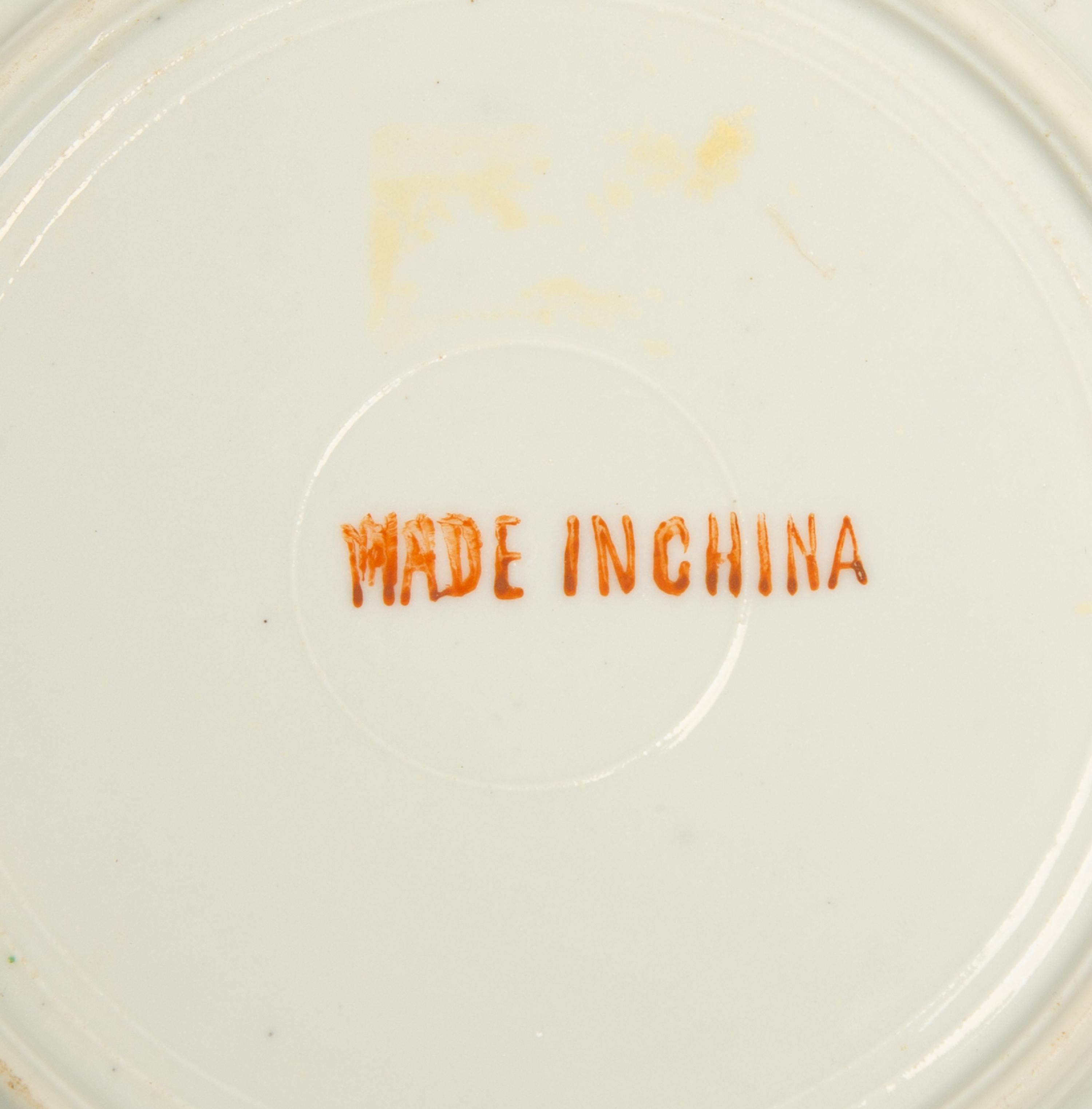 A Collection of Chinese Export Gold Medallion Porcelain — 19TH/20TH CENTURY