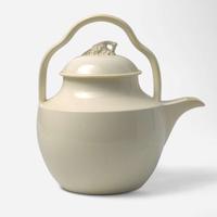 A Wedgwood Queensware Bail Handled Rum Pot with "Bunch-of-Grapes" Knop UK, circa 1800