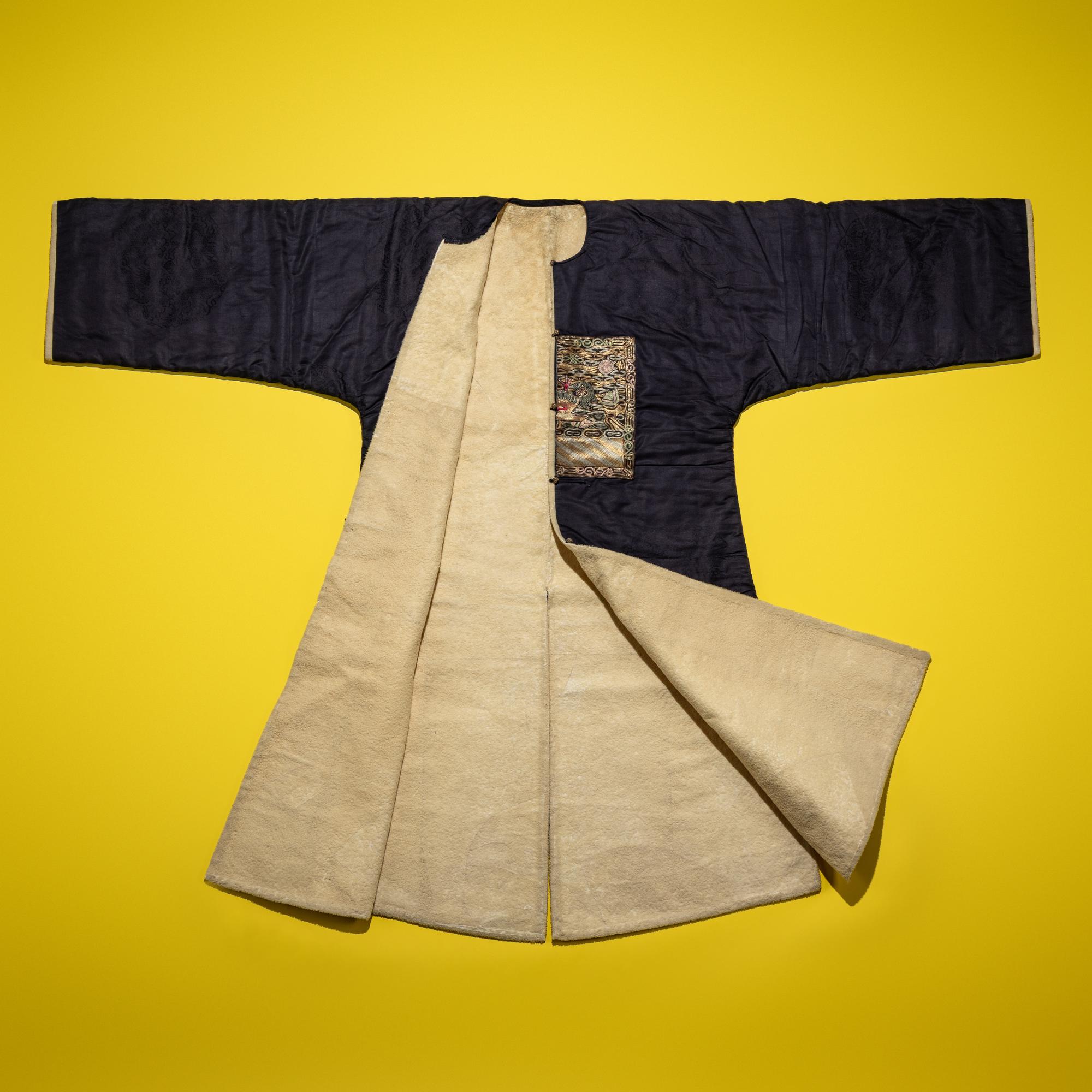 A Chinese Dark Blue Silk Fur Lined Official's Robe, Bufu , Late Qing Dynasty — 清晚期 石青地四品武官冬補服