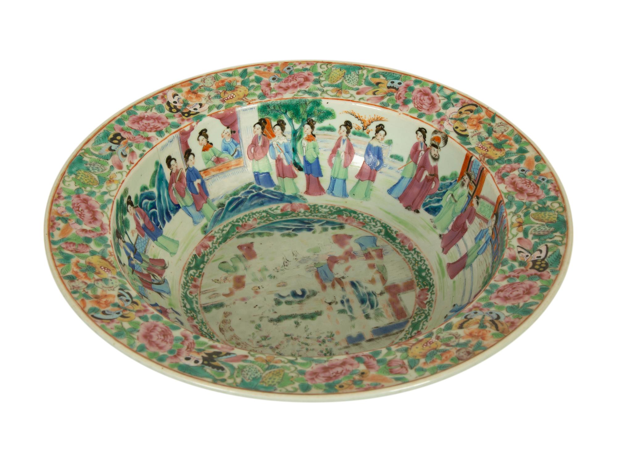 A Chinese Famille Rose Porcelain Basin
