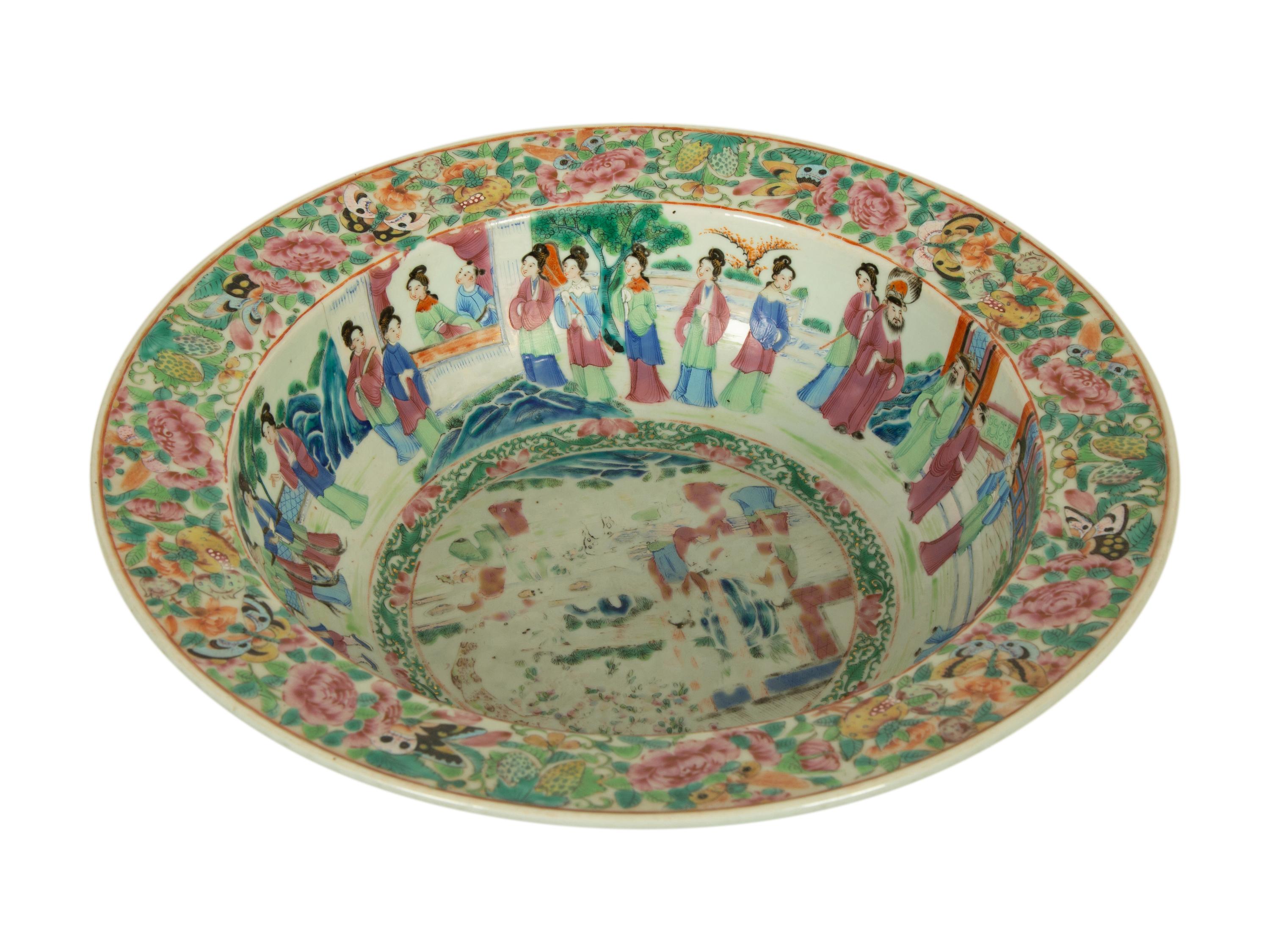 A Chinese Famille Rose Porcelain Basin