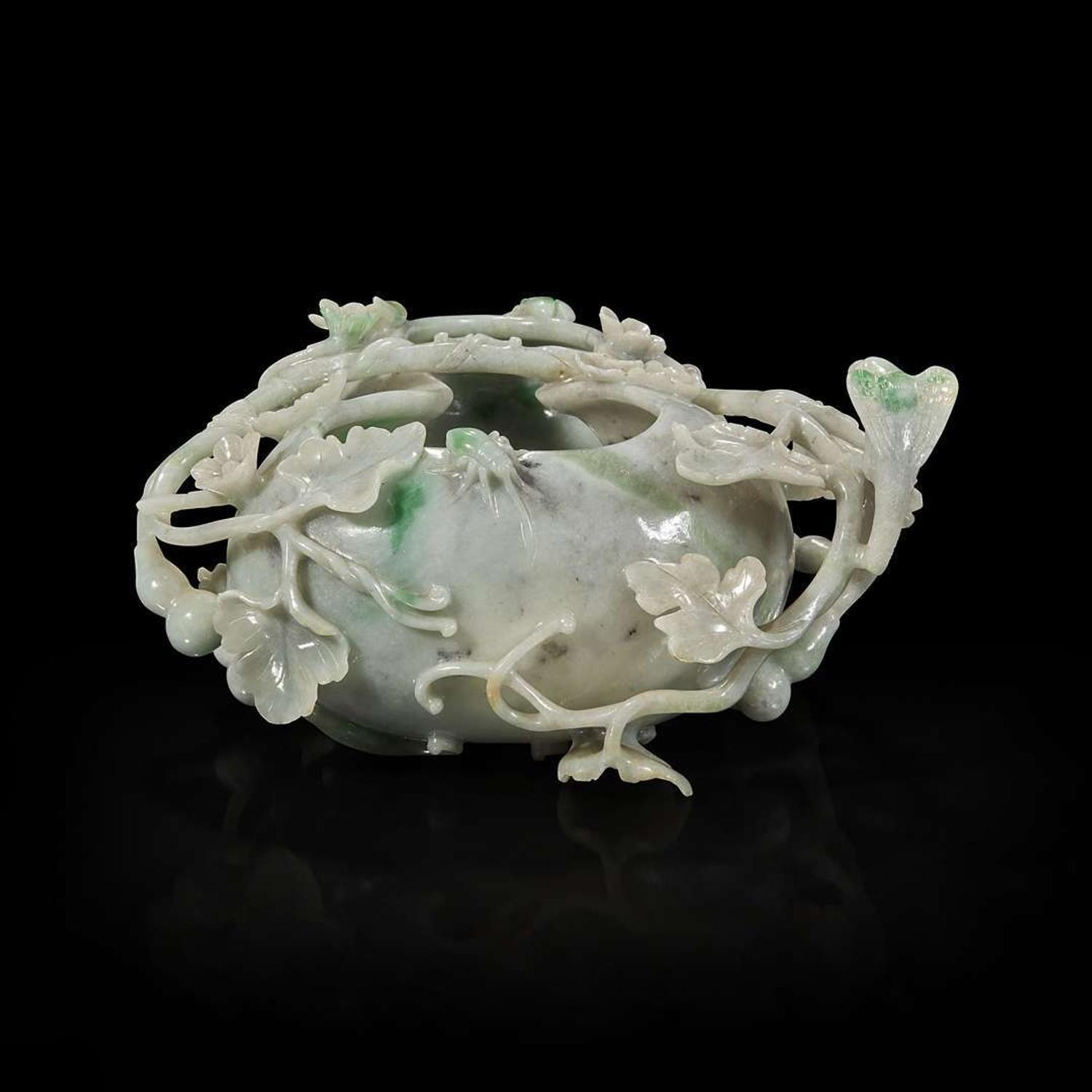 A Chinese carved jadeite double gourd brushwasher 翡翠葫芦笔洗