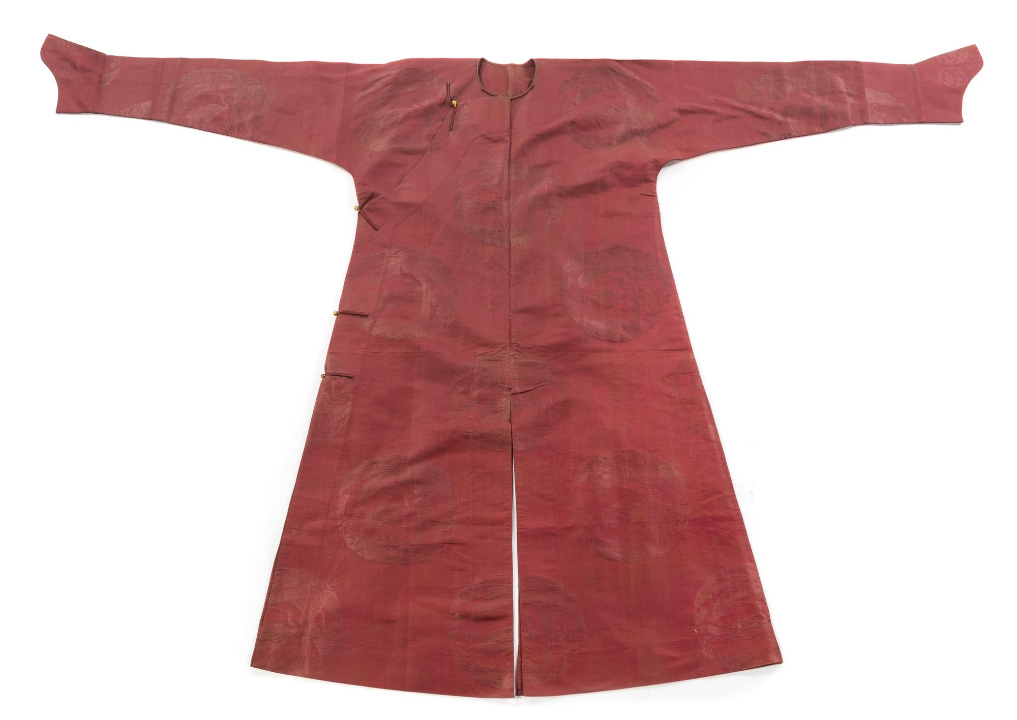 A Chinese Brown Damask Silk Riding Surcoat 19TH CENTURY Length 51 inches. — 19TH CENTURY