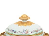 A Mottahedeh Lowestoft Rose Porcelain Covered Tureen and Underplate