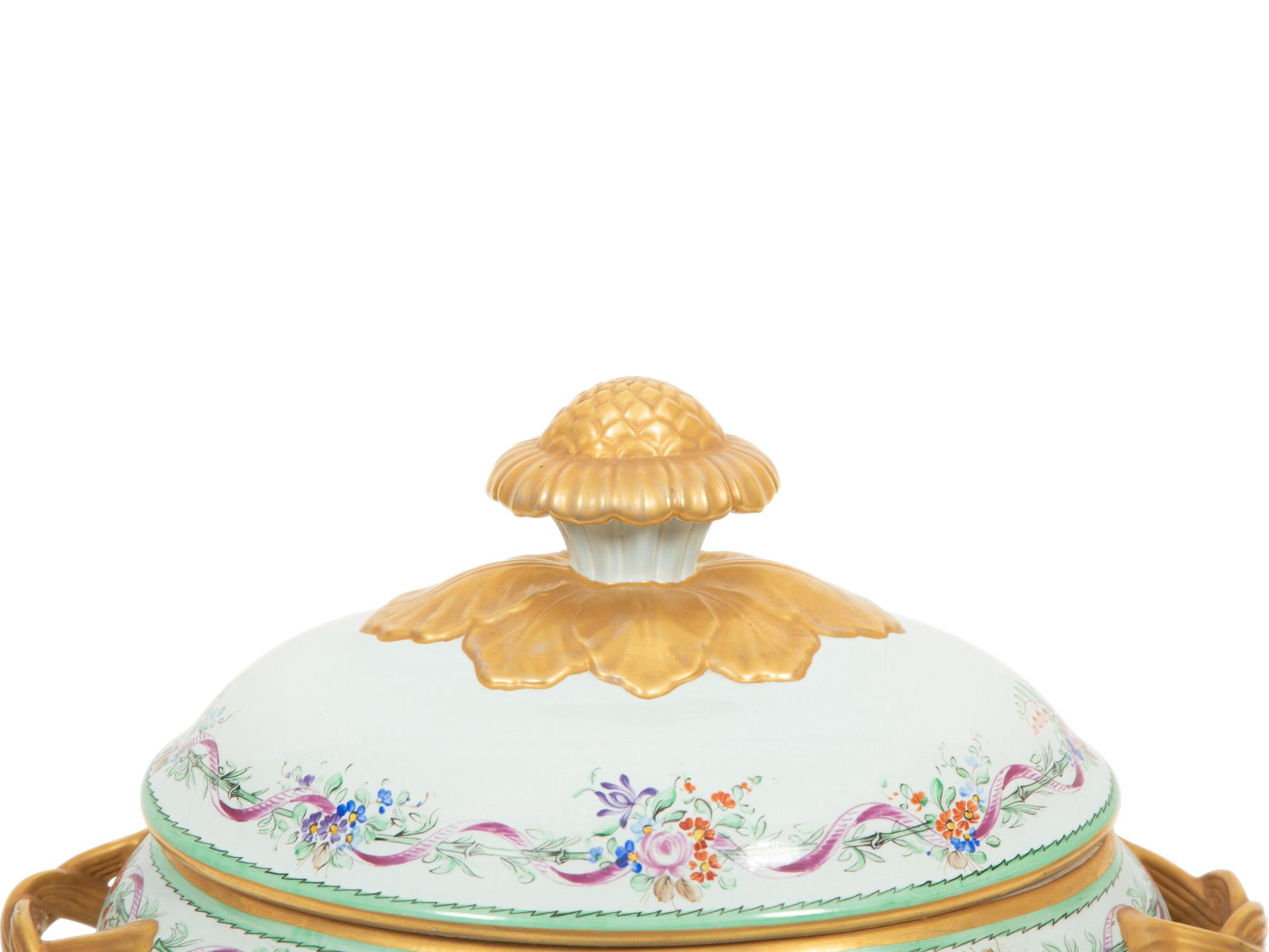 A Mottahedeh Lowestoft Rose Porcelain Covered Tureen and Underplate