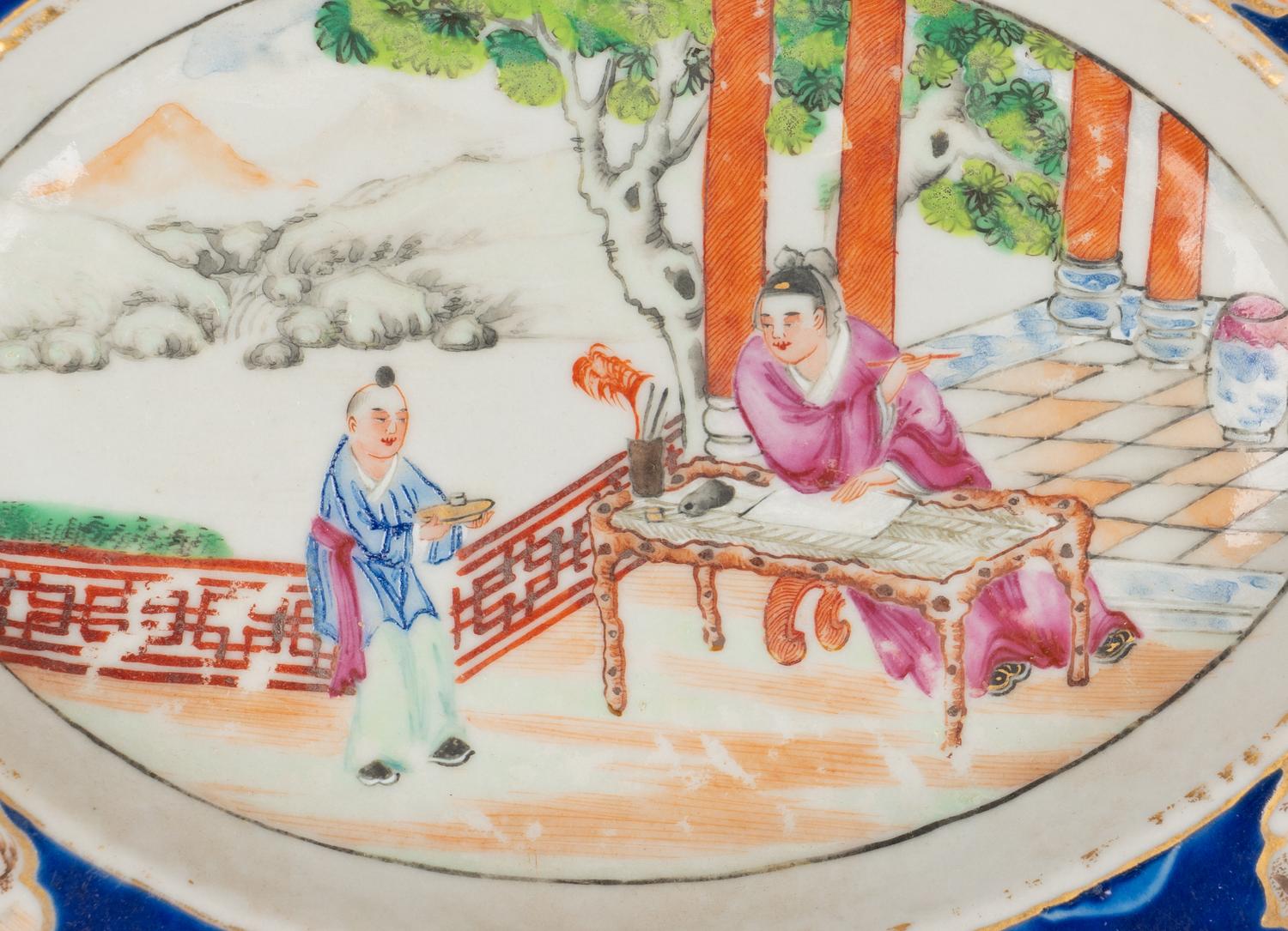 A Chinese Export Porcelain Dinner Service