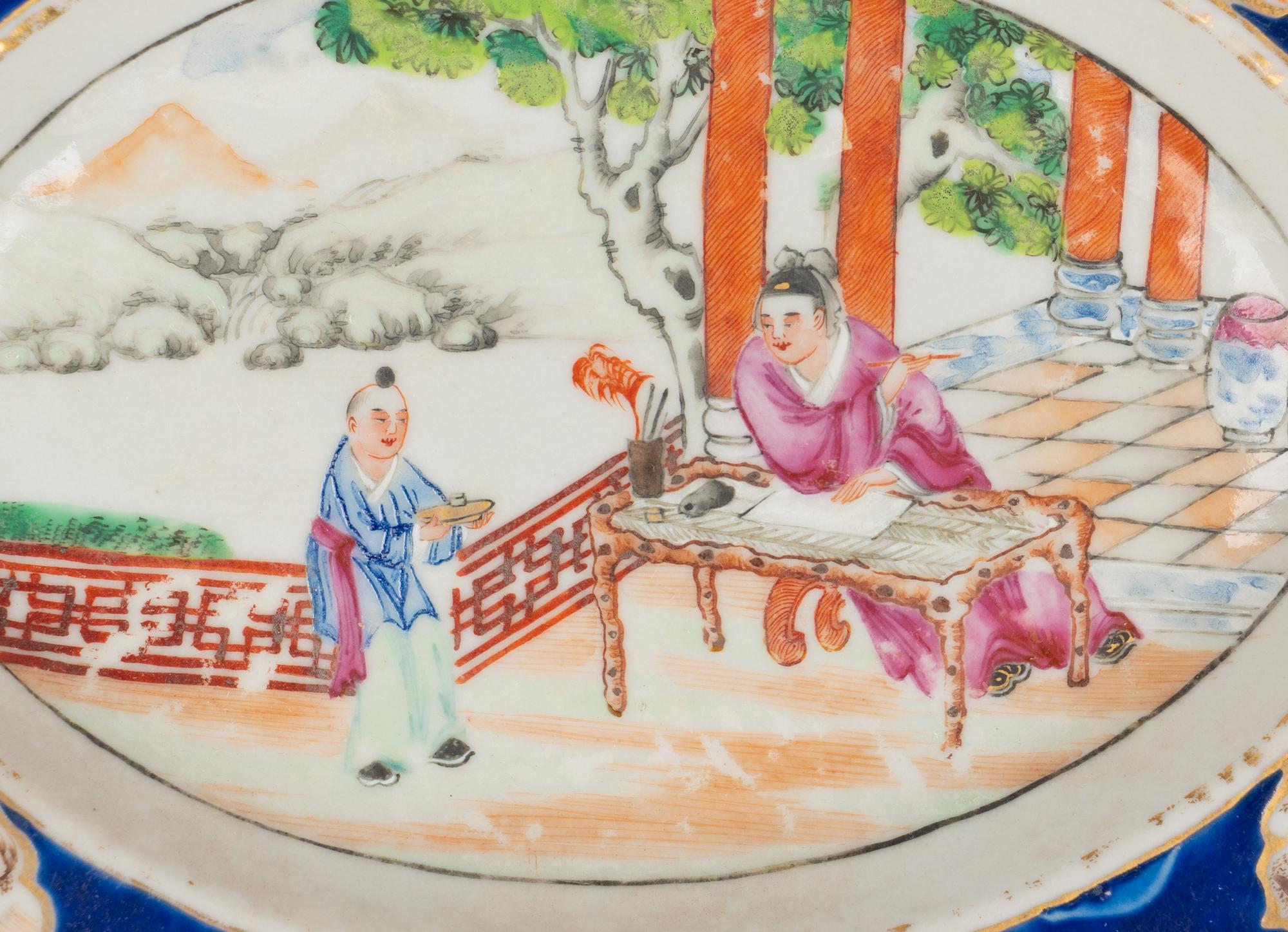 A Chinese Export Porcelain Dinner Service