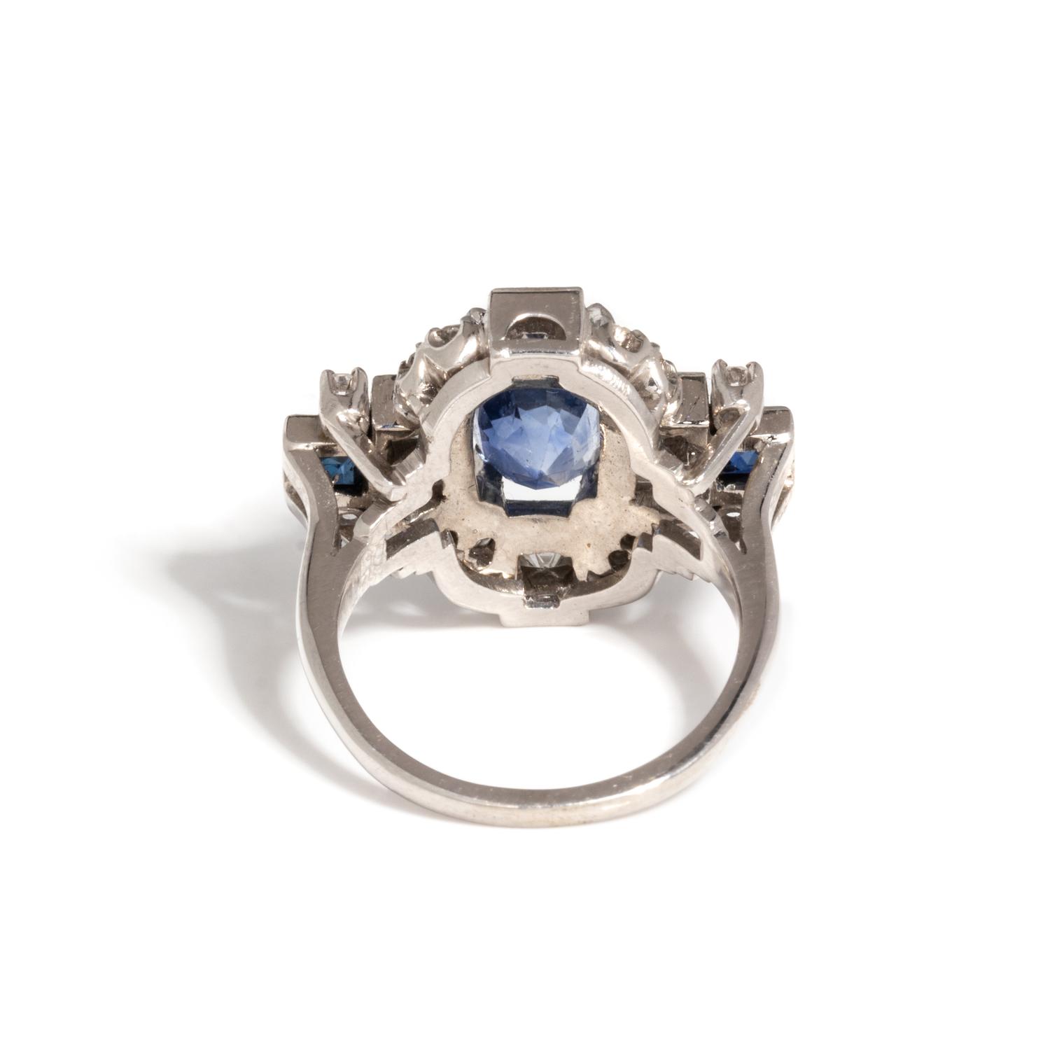 SAPPHIRE AND DIAMOND RING