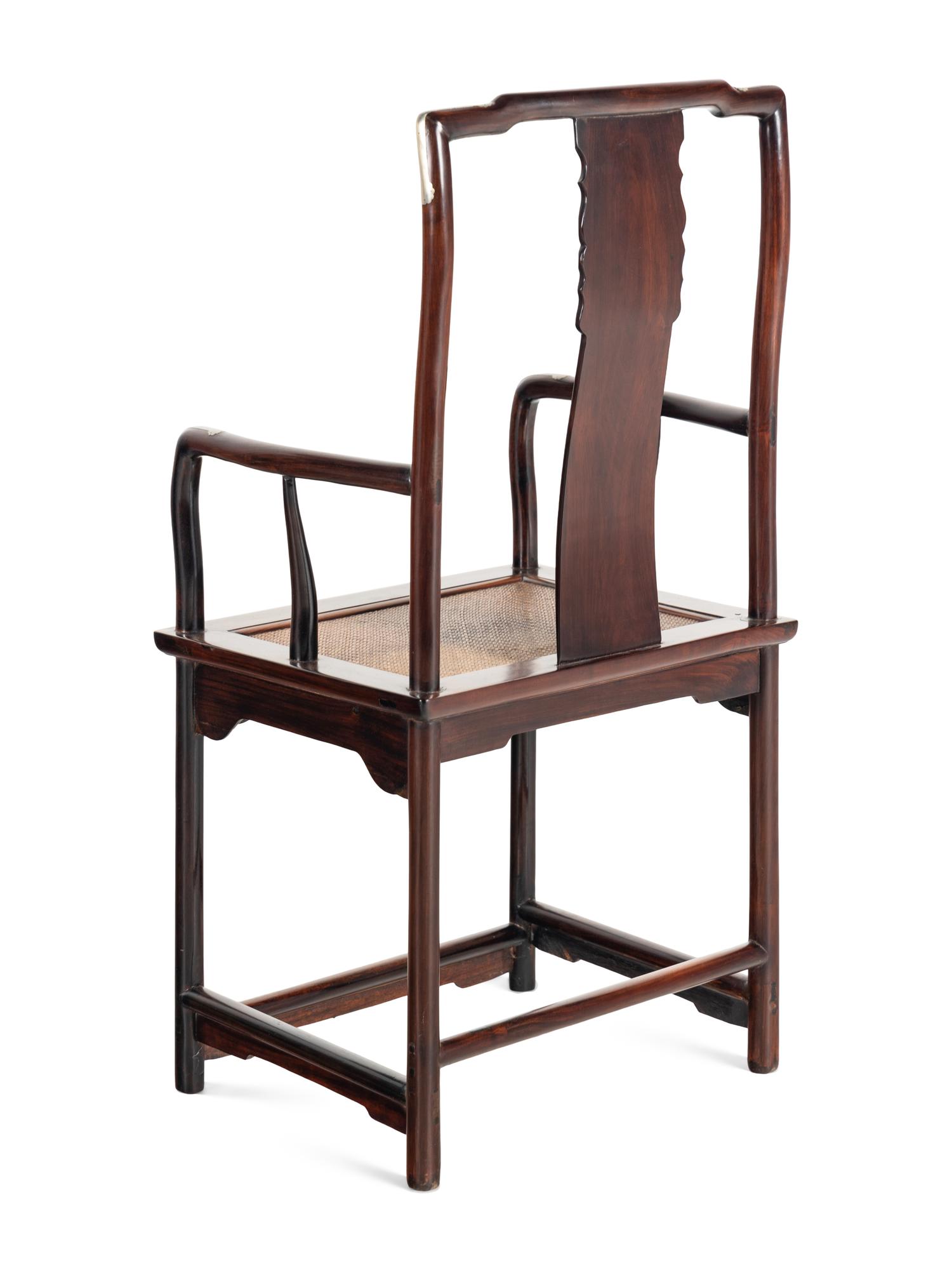 A Pair of Chinese Huanghuali and Hardwood Official's Hat Chairs, Nanguanmaoyi , 20th Century 近代改裝 南官帽椅一對
