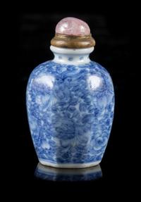 A Small Blue and White Porcelain Octagonal Snuff Bottle Height 2 1/2 inches. — EARLY 19TH CENTURY