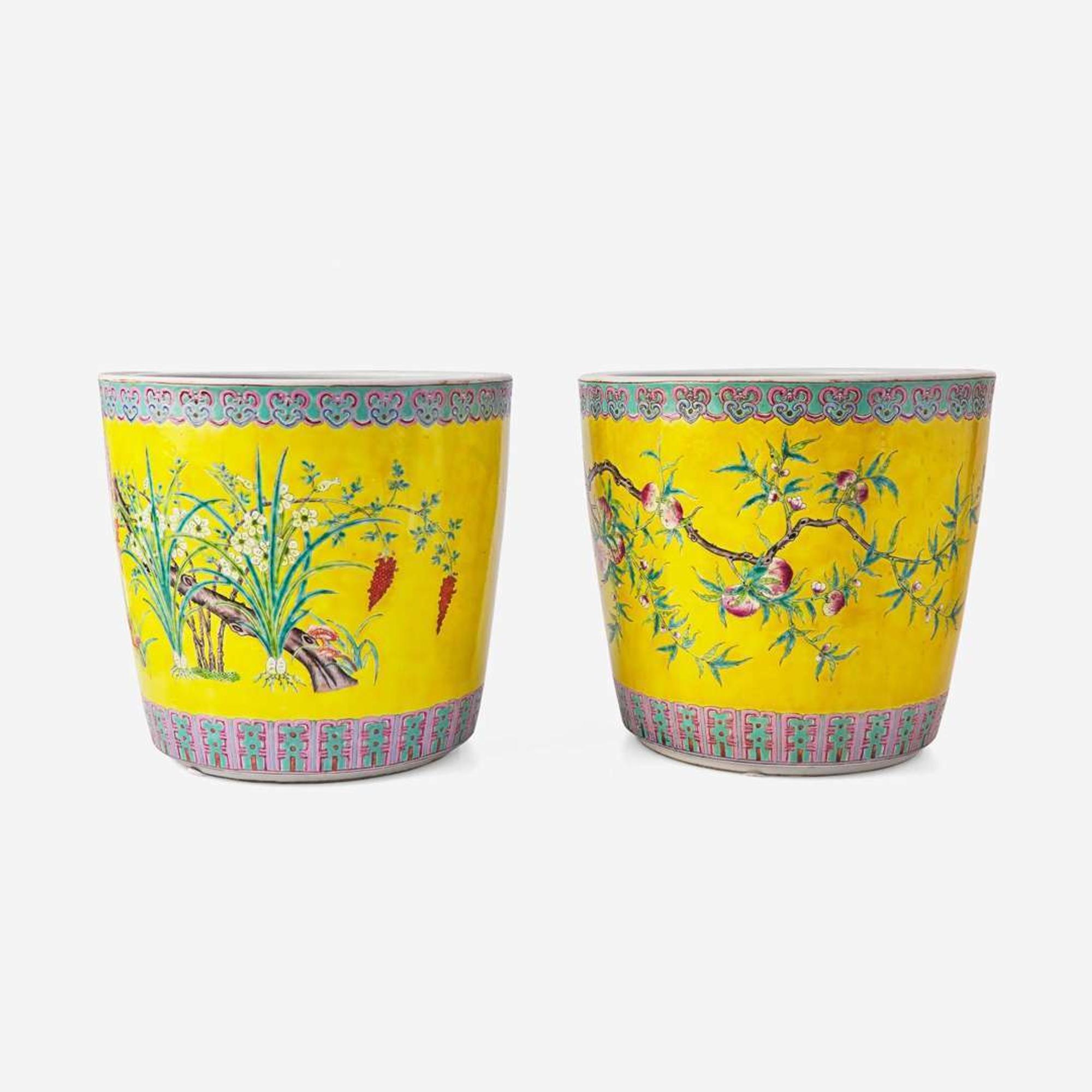 A pair of Chinese famille rose-enameled porcelain "Dayazhai"-type jardinières 粉彩大雅齋花盆一對