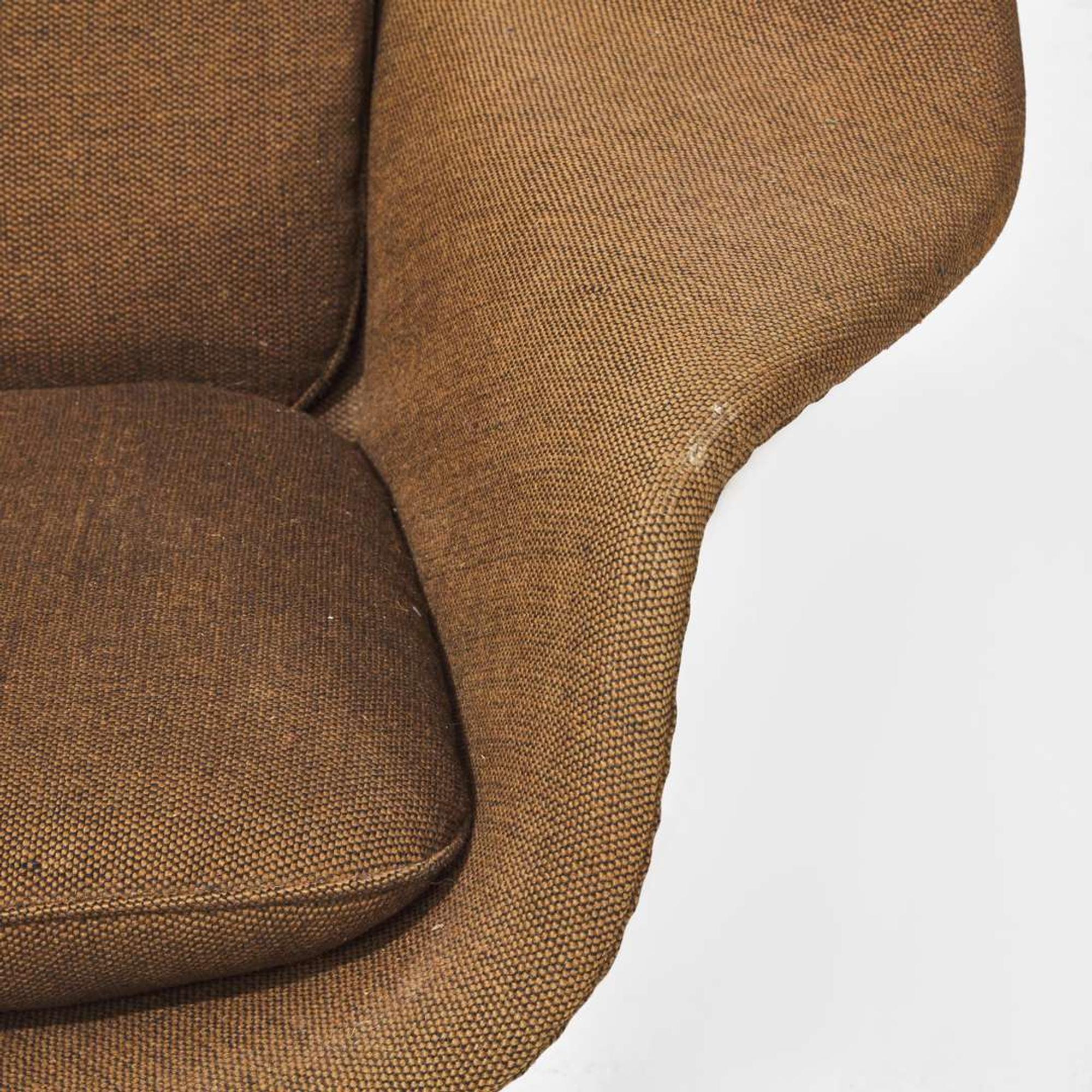 Eero Saarinen (Finnish-American, 1910-1961) "Womb" Chair and Ottoman, Knoll Associates, designed 1947-48, the present lot circa 1950s