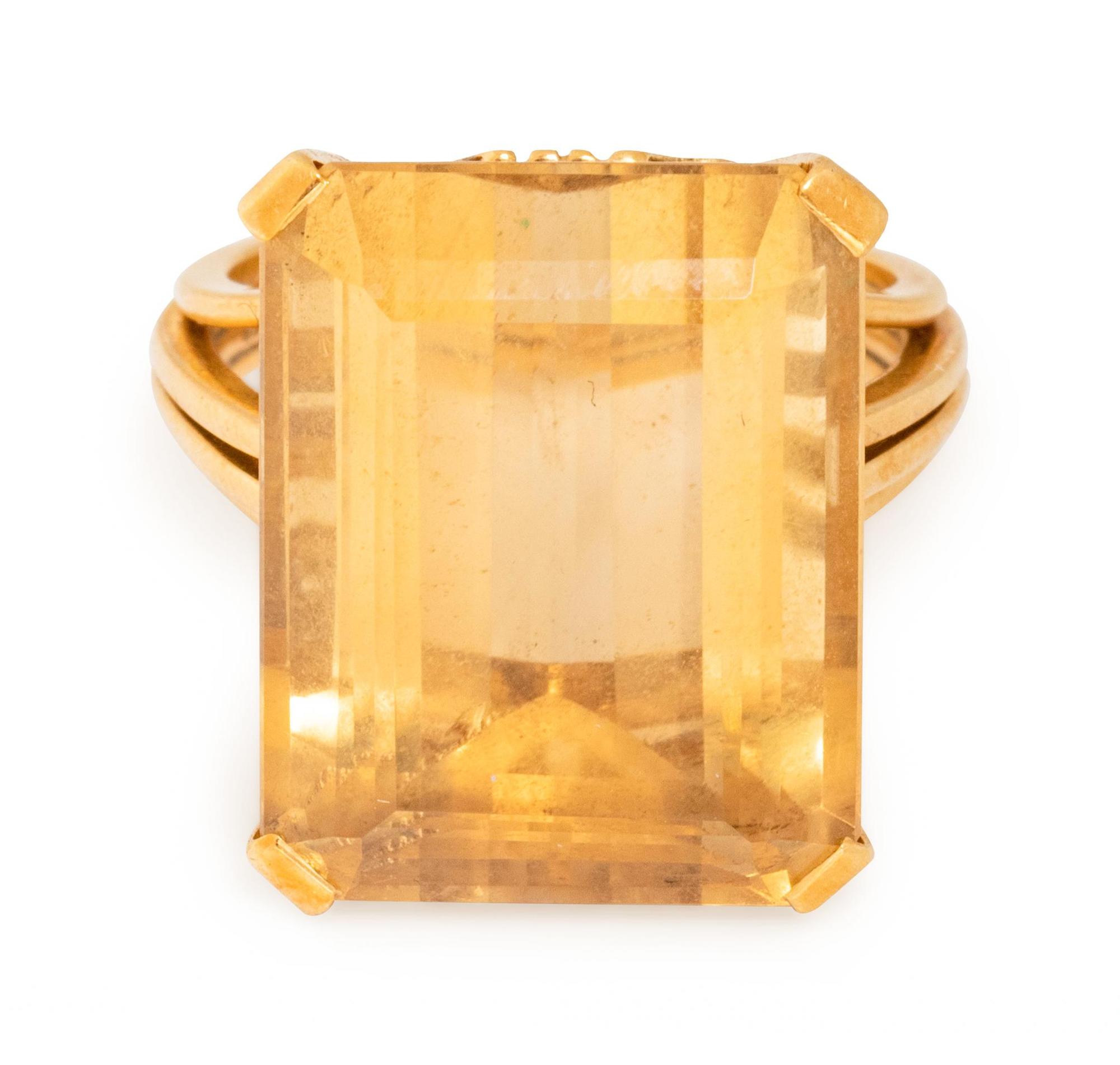 A Retro 18 Karat Yellow Gold and Citrine Ring,