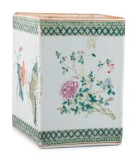 A Chinese Export Porcelain Pillow