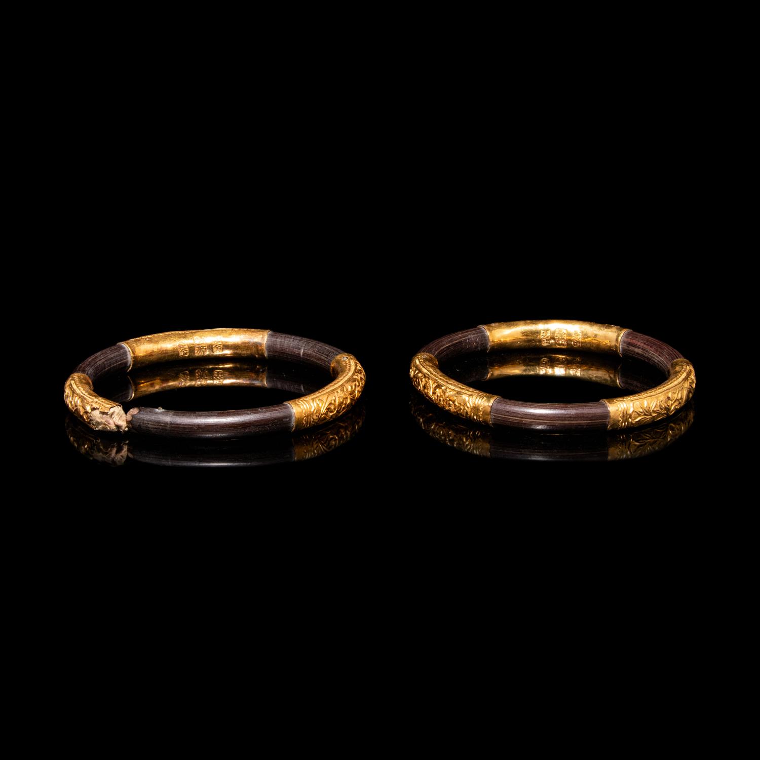 A Pair of Chinese Gold Mounted Rattan Bangles, Late Qing/Republic Period 晚清-民國 包金黑藤手鐲一對