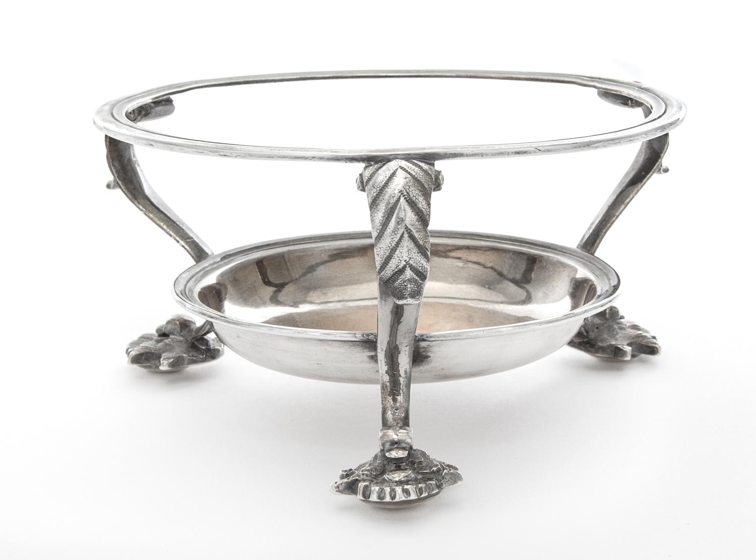 An Irish George IV Silver Stand, John Nicklin, Dublin, 1834, having acanthus decorated feet, with an underplate.